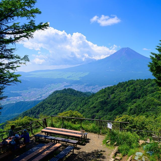 富士山眺望の個室 予約開始しました | 三ツ峠山荘